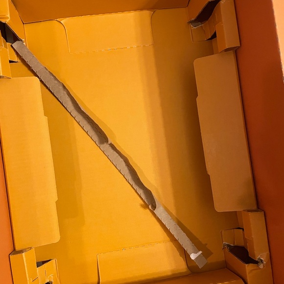 Brand new 2024 holiday Louis Vuitton packaging - Picture 3 of 5